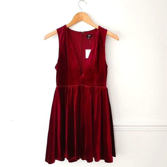 Urban Outfitters Dresses & Skirts - NWT Urban Outfitters Lucca size small gorgeous burgundy velvety mini dress